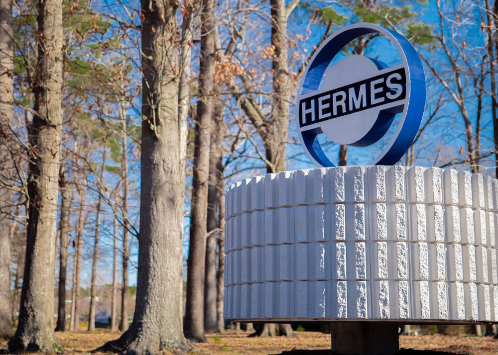 Foto Hermes-Logo vor US-Hermes-Werk