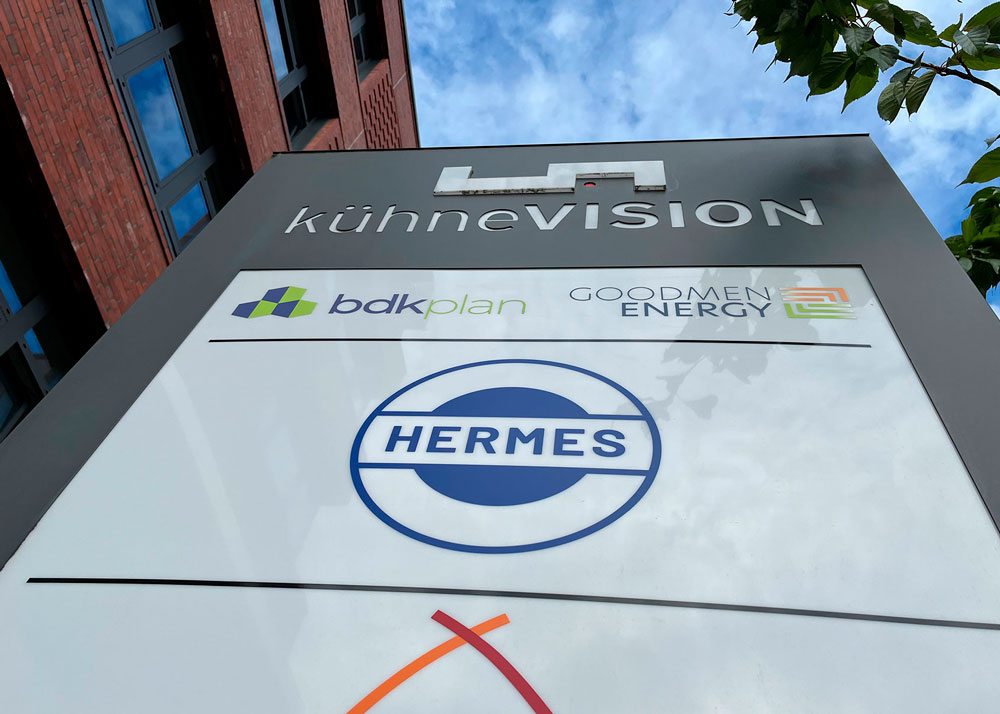 Picture Hermes Logo in front of its new headquarters